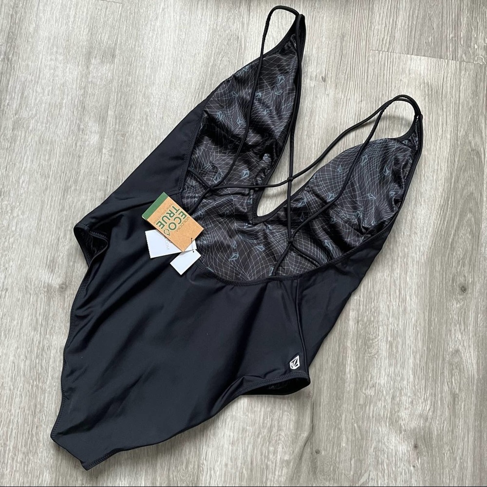 Volcom• Simply solid One Piece - Picture 3 of 13